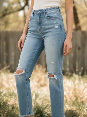 Abercrombie Curve Love High Rise Jeans Distressed Light Wash Size 25 Short